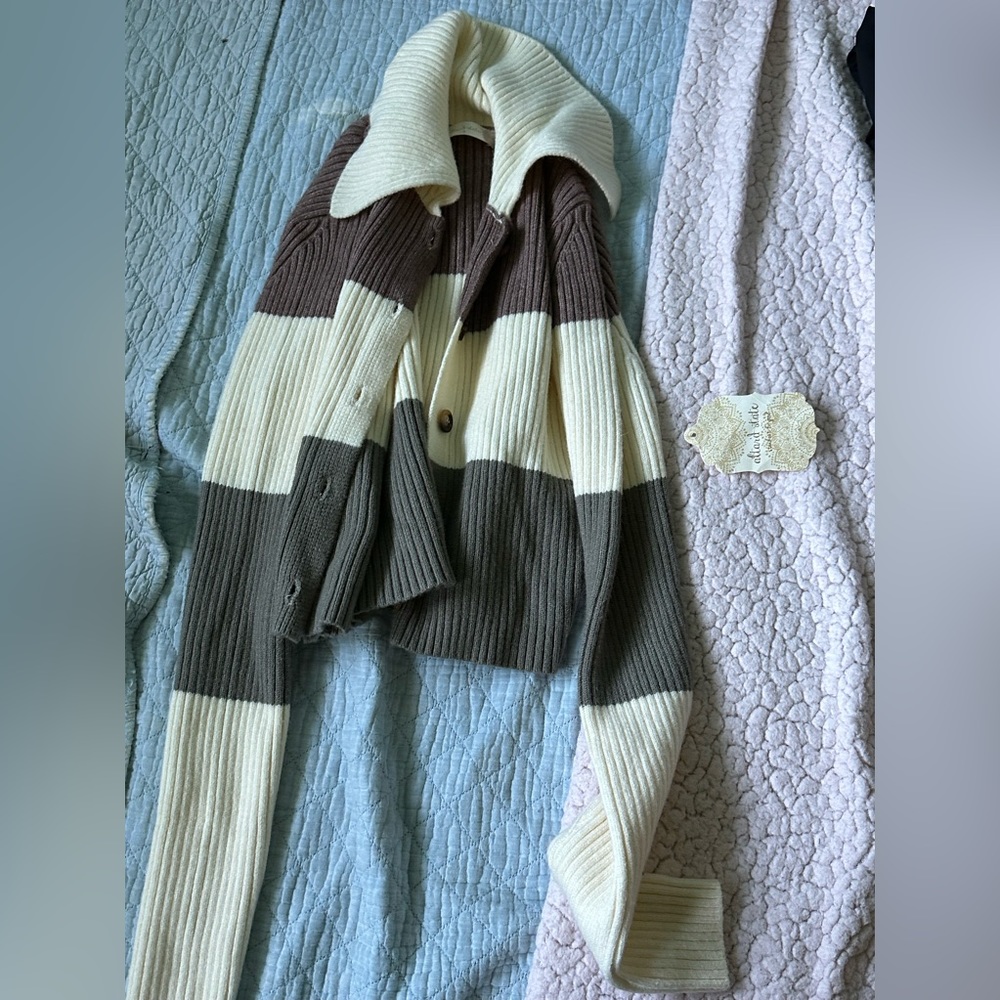 Short sweater